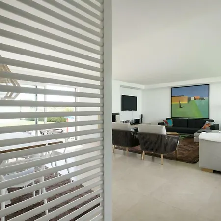 Premium Beach With 4 Bedrooms- Meco,
